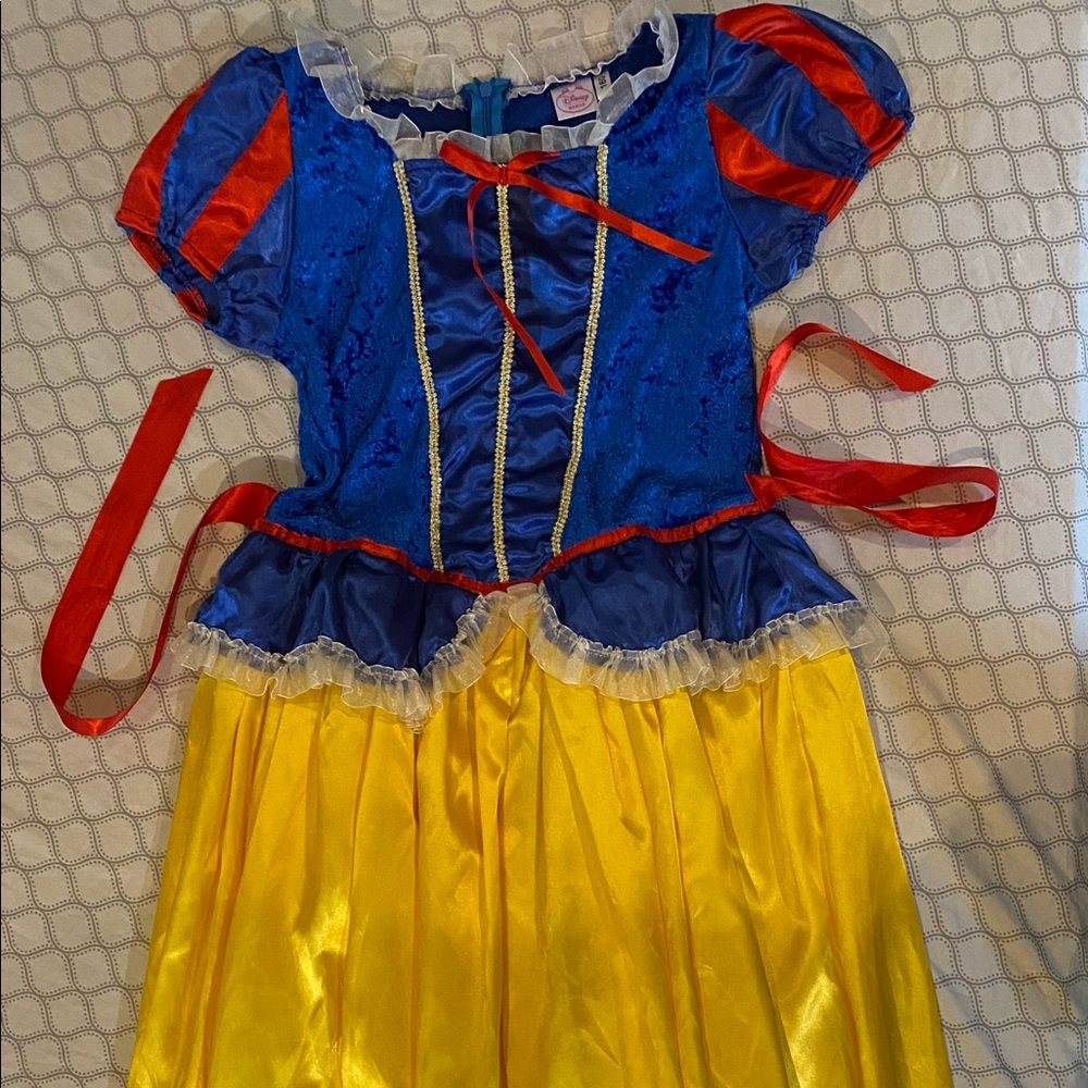 Show white dress (great OOC dress!)